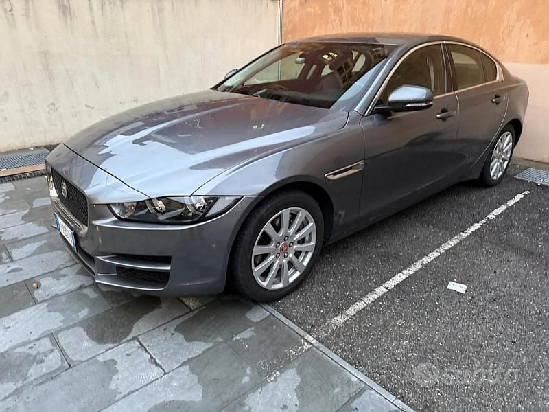 Usata Jaguar XE 200 CV (147 kW) 2017 Grigio Berlina