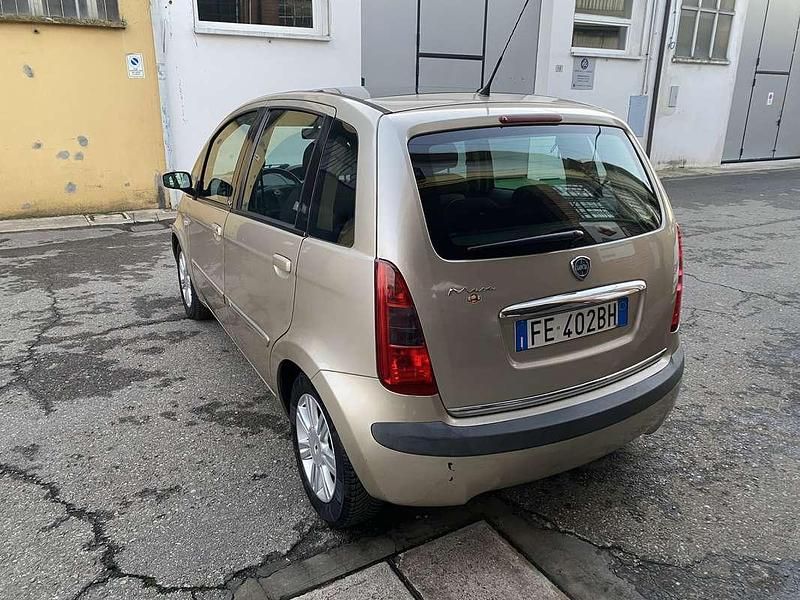Usata Lancia Musa 95 CV (69 kW) 2006 Oro Monovolume