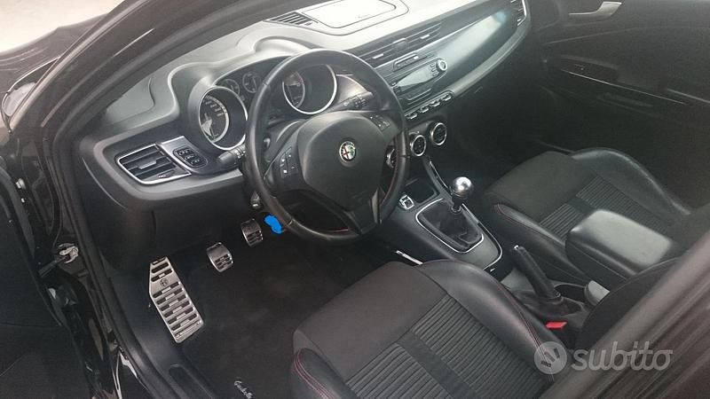 Usata Alfa Romeo Giulietta Distinctive 140 CV (102 kW) 2011 Nero Utilitaria