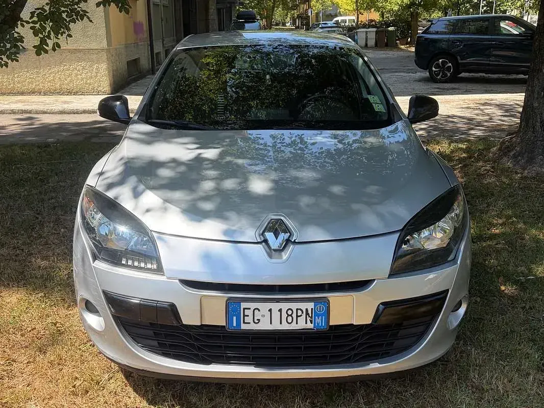 Usata Renault Mégane 110 CV (80 kW) 2011 Argento Berlina