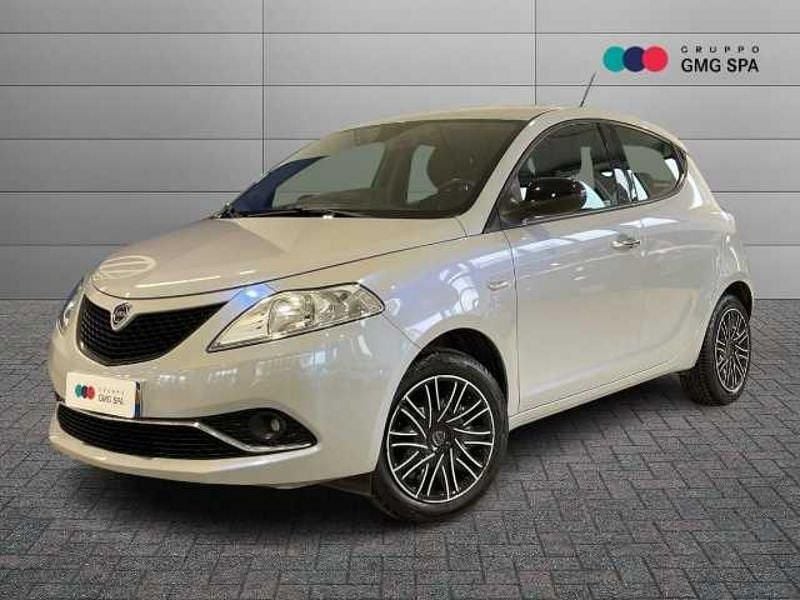 Usata Lancia Ypsilon Gold 69 CV (50 kW) 2018 Grigio Utilitaria