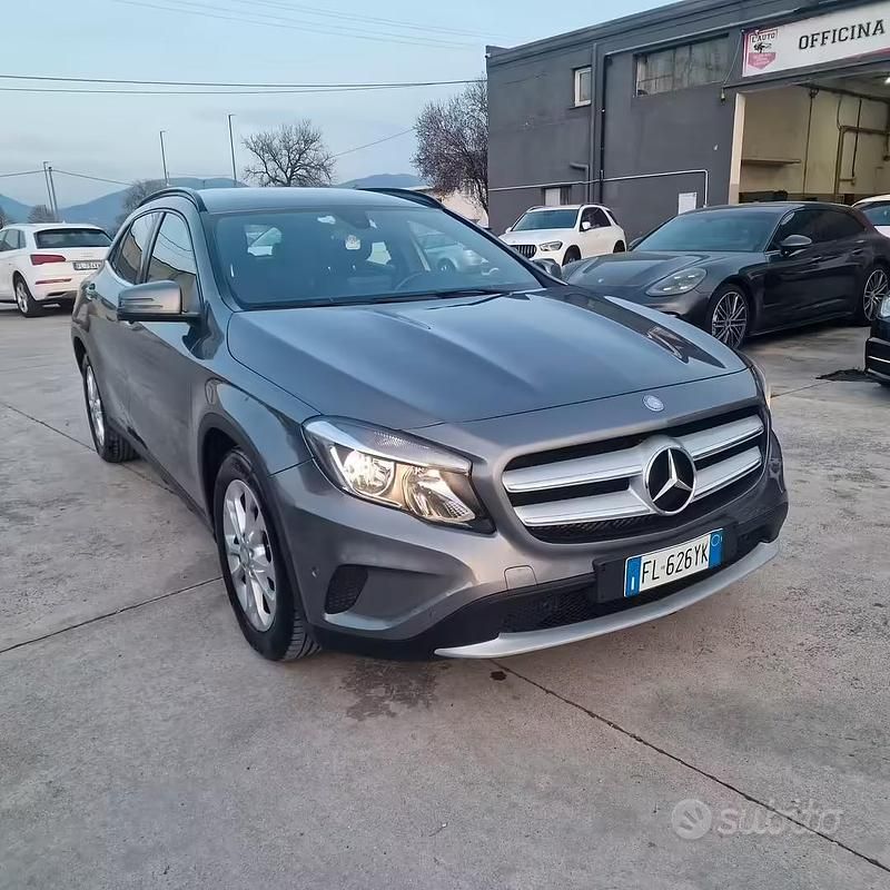Begagnad Mercedes GLA180 Premium 109 HK (80 kW) 2017 Grå SUV