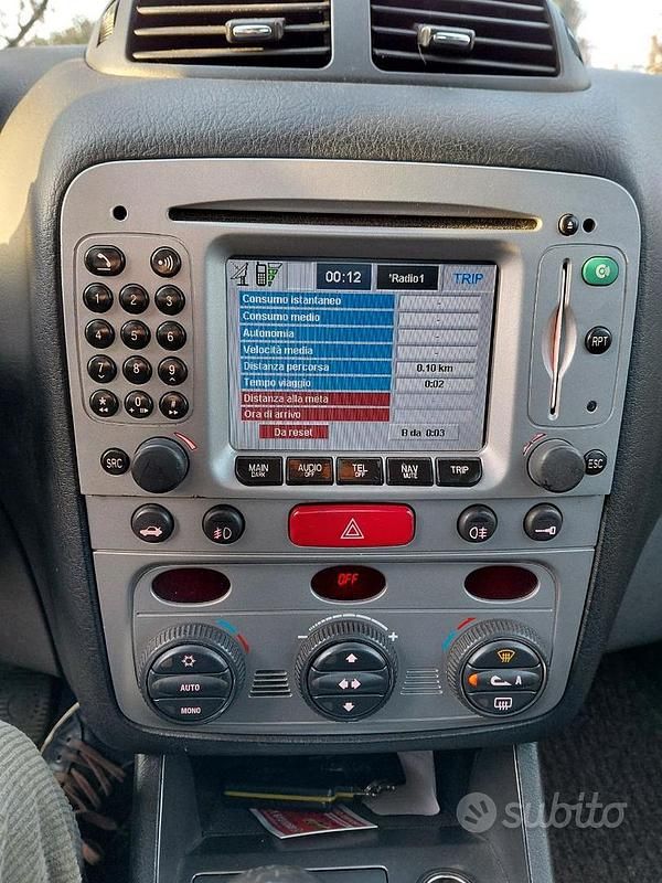 Usata Alfa Romeo 147 120 CV (88 kW) 2006 Grigio Utilitaria