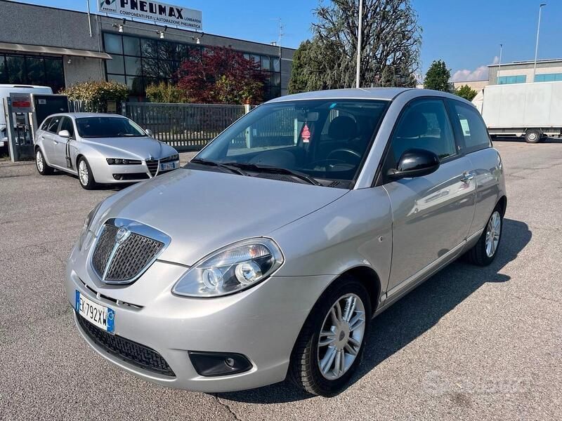 Grigio Usata 2012 Lancia Ypsilon Due volumi | 3900 € (Buon prezzo) - Immagine 1/4
