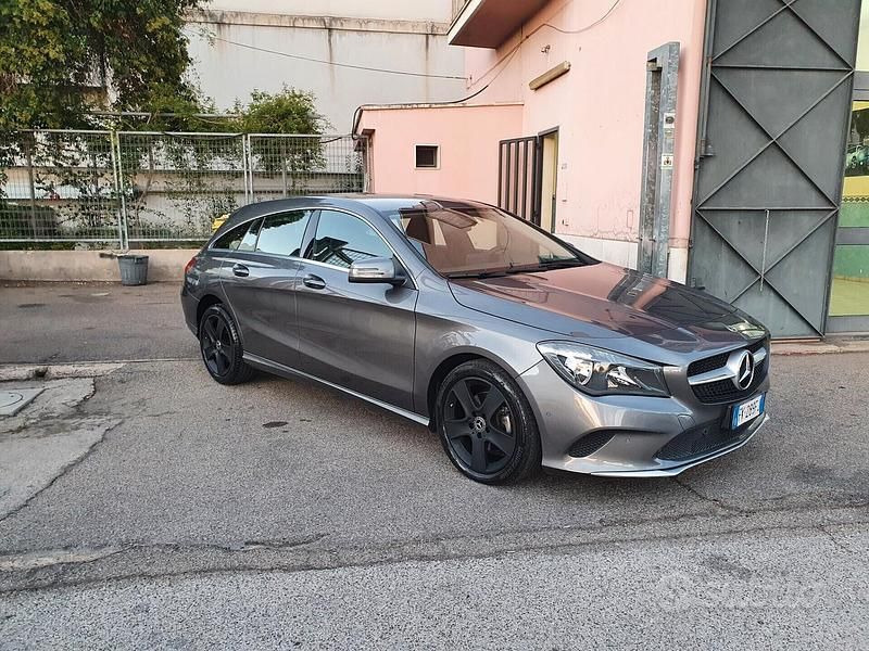 Usata Mercedes CLA180 Business 108 CV (79 kW) 2017 Grigio Berlina
