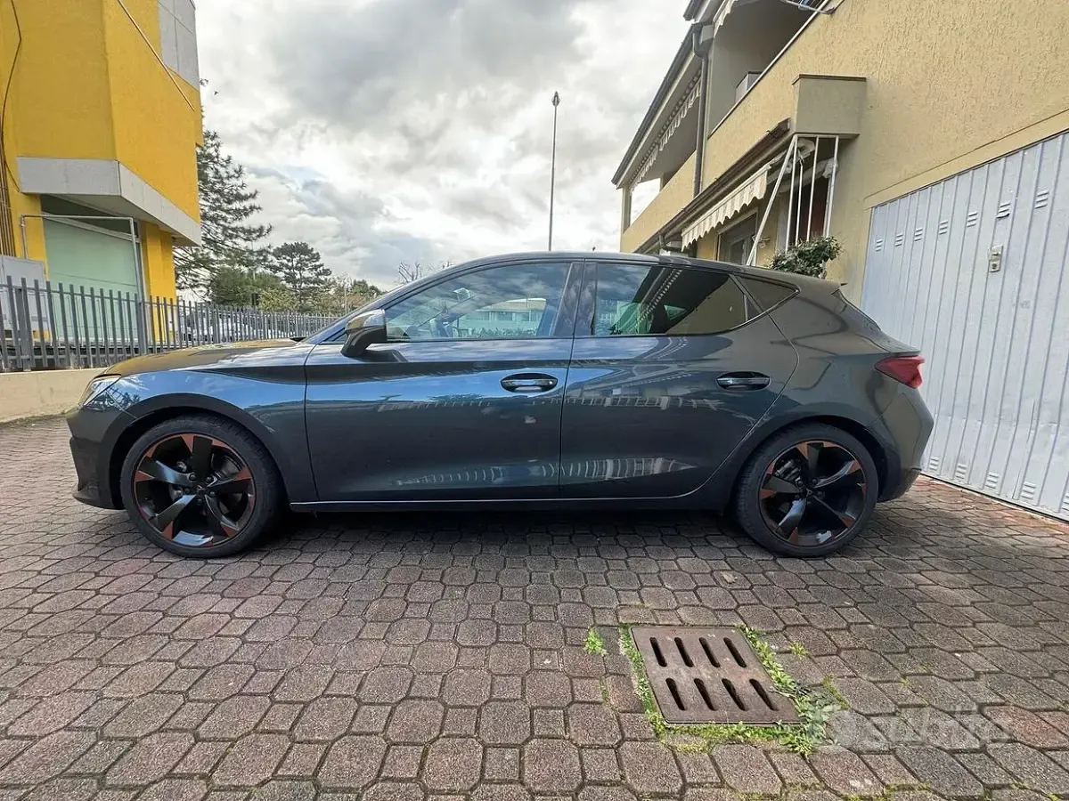 Usata Cupra Leon 150 CV (110 kW) 2023 Grigio Berlina