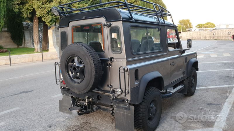 Usata Land Rover Defender 122 CV (89 kW) 2000 Grigio SUV