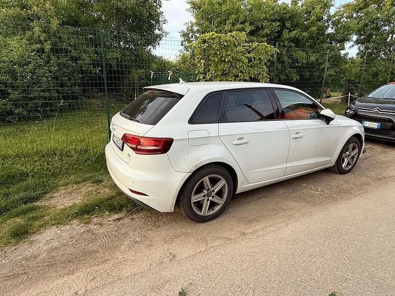 Usado Audi A3 Ambiente 150 CV (110 kW) 2017 Blanco Berlina