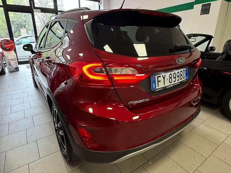 Usata Ford Fiesta Active 86 CV (63 kW) 2019 Rosso Utilitaria
