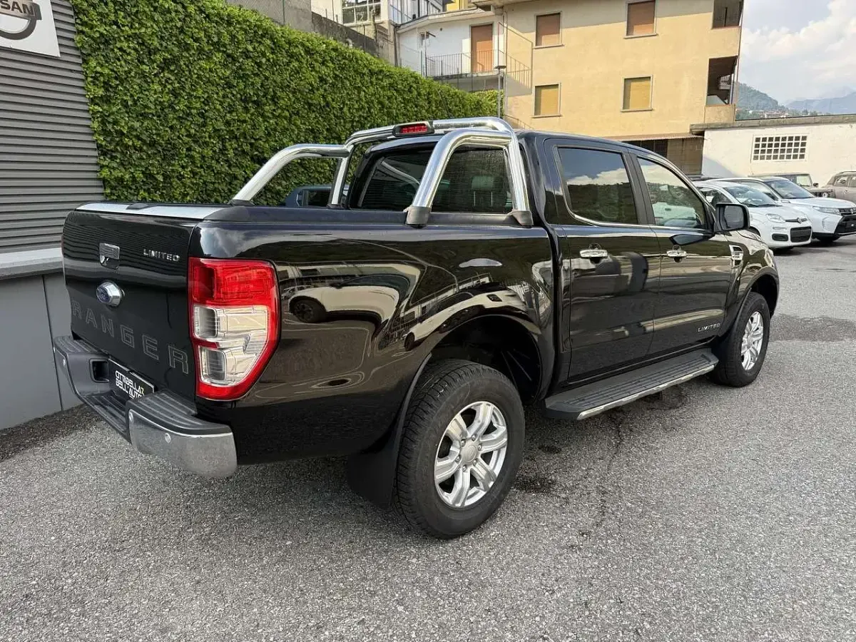 Usata Ford Ranger Limited 170 CV (125 kW) 2023 Nero Pick-up