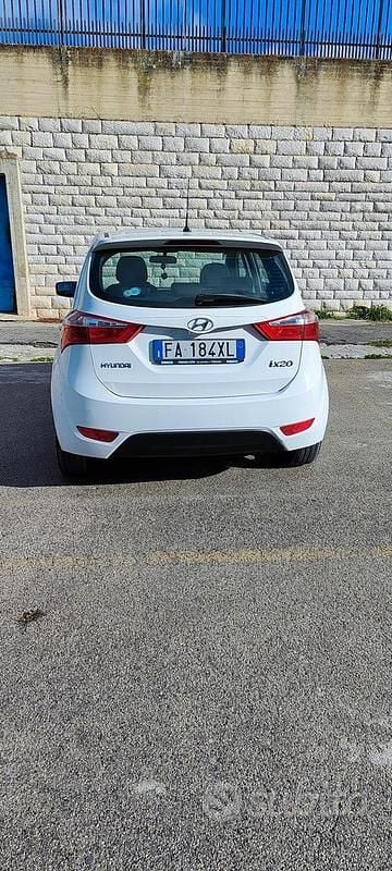 Usata Hyundai ix20 Xpossible 90 CV (66 kW) 2015 Bianco Utilitaria