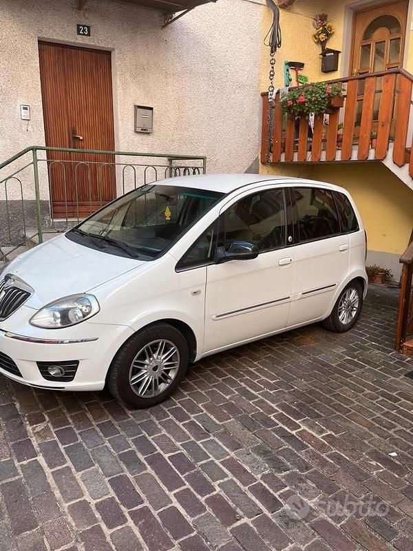 Usata Lancia Ypsilon 77 CV (56 kW) 2011 Bianco Utilitaria