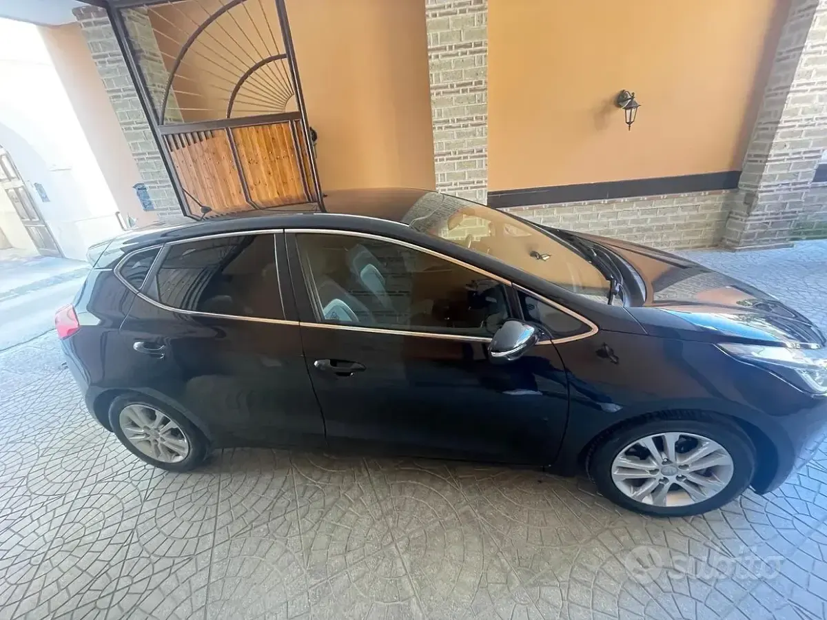 Usata Kia Ceed 100 CV (73 kW) 2013 Nero Utilitaria