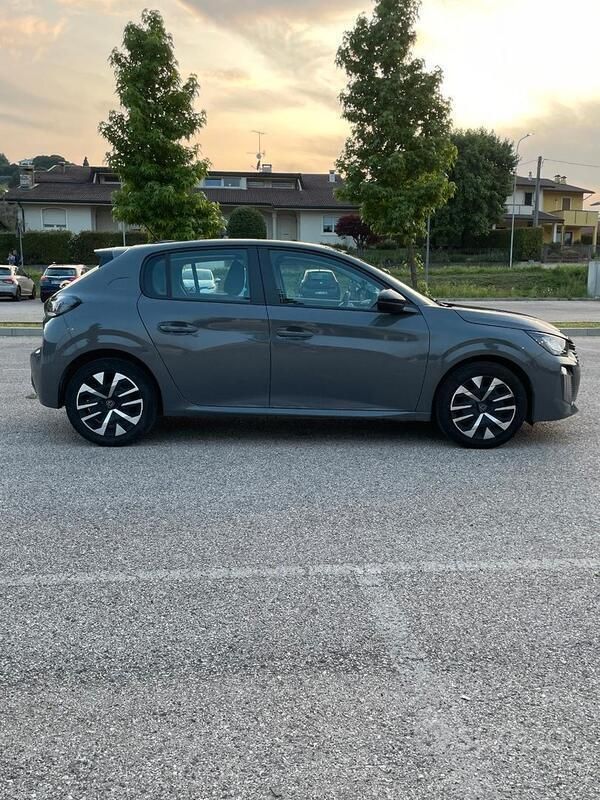 Usata Peugeot 208 2024 Grigio Utilitaria