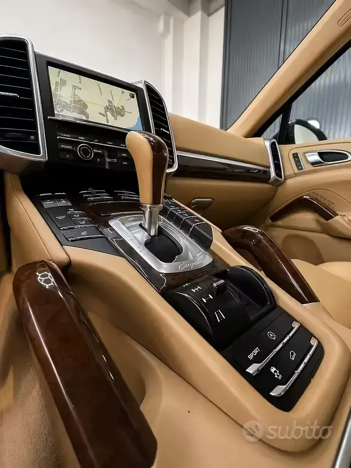 Usata Porsche Cayenne 245 CV (180 kW) 2011 Marrone SUV