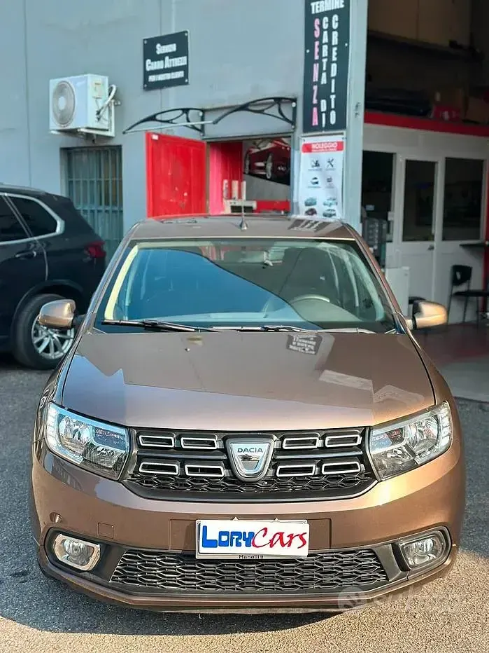 Usata Dacia Sandero Acces 101 CV (74 kW) 2020 Marrone Utilitaria