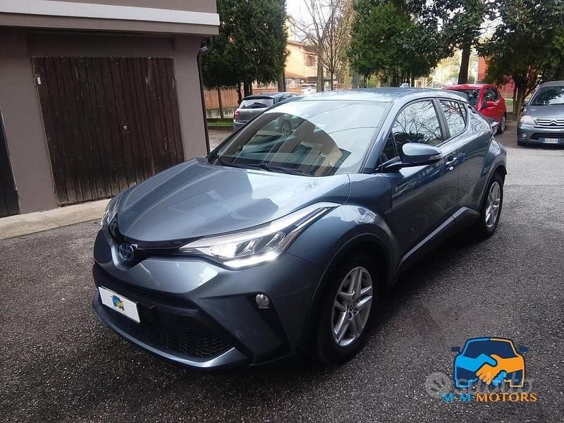 Usata Toyota C-HR Active 98 CV (72 kW) 2022 Grigio SUV