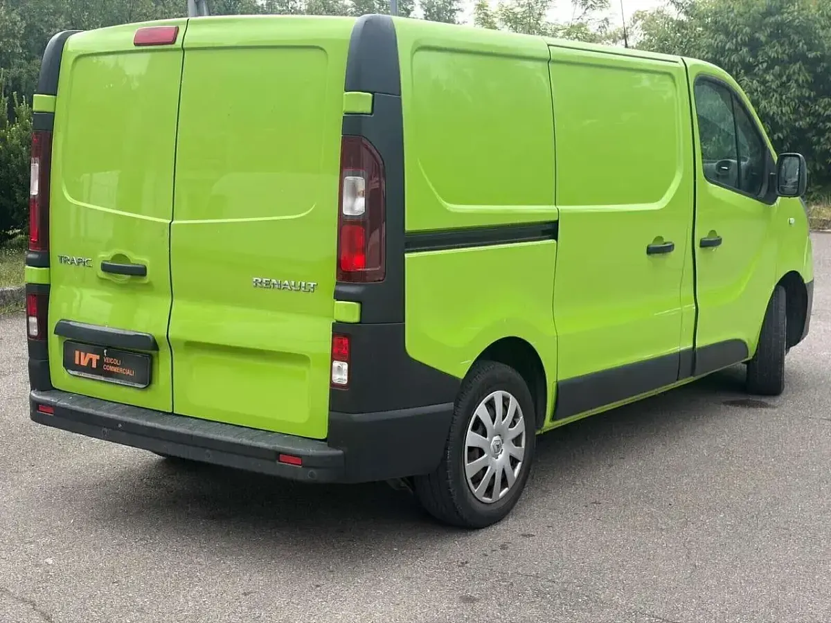 Usata Renault Trafic 125 CV (91 kW) 2017 Verde Monovolume