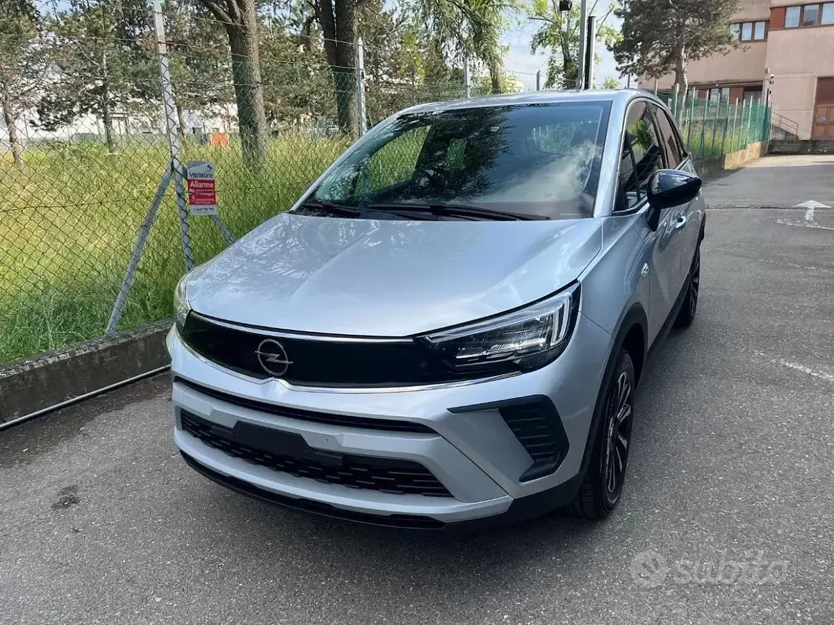 Usata Opel Crossland X Elegance 110 CV (80 kW) 2024 Argento SUV