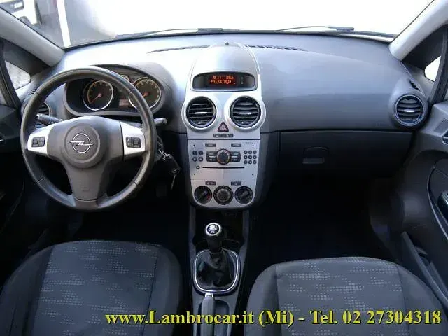 Używany Opel Corsa 84 KM (61 kW) 2011 Srebrny Hatchback