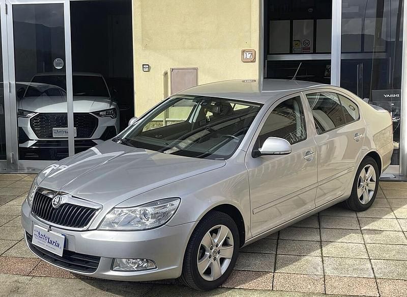 Usata Skoda Octavia Elegance 105 CV (77 kW) 2011 Grigio Berlina