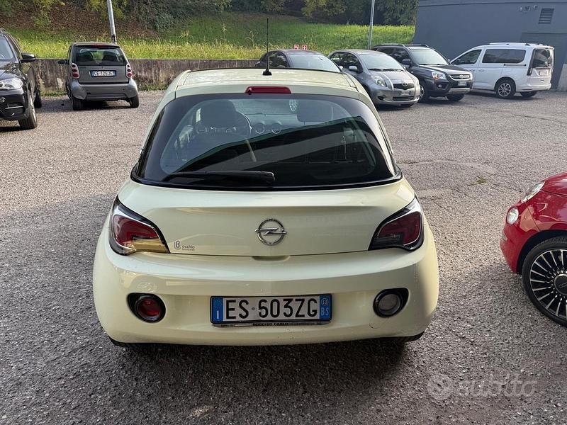 Usata Opel Adam 70 CV (51 kW) 2014 Utilitaria