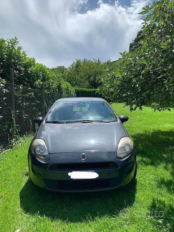 Usata Fiat Punto 90 CV (66 kW) 2012 Grigio Utilitaria