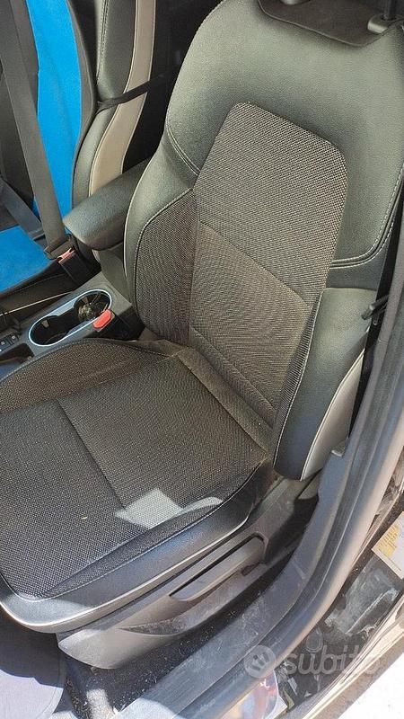 Usata Renault Captur Intens 101 CV (74 kW) 2022 Nero SUV