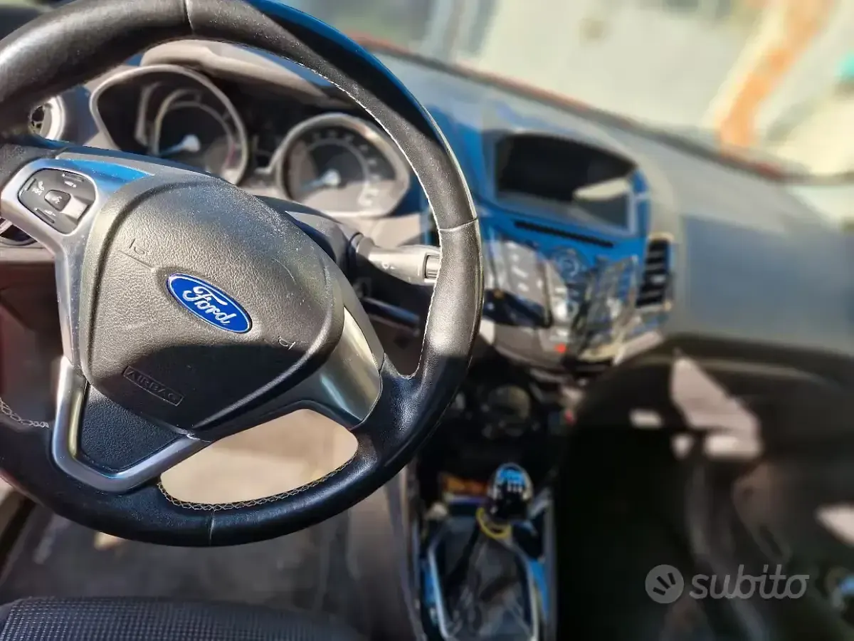 Usata Ford Fiesta Titanium 95 CV (69 kW) 2017 Rosso Utilitaria