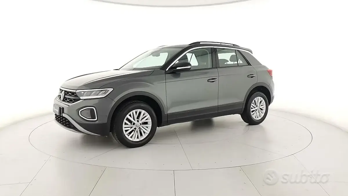 Usata VW T-Roc Life 150 CV (110 kW) 2024 Grigio SUV