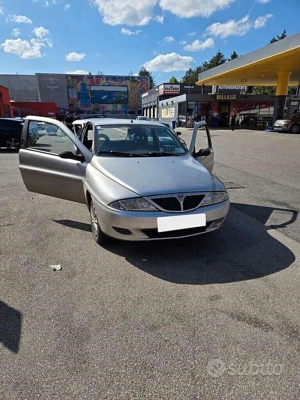 Usata Lancia Ypsilon 60 CV (44 kW) 2003 Grigio Utilitaria