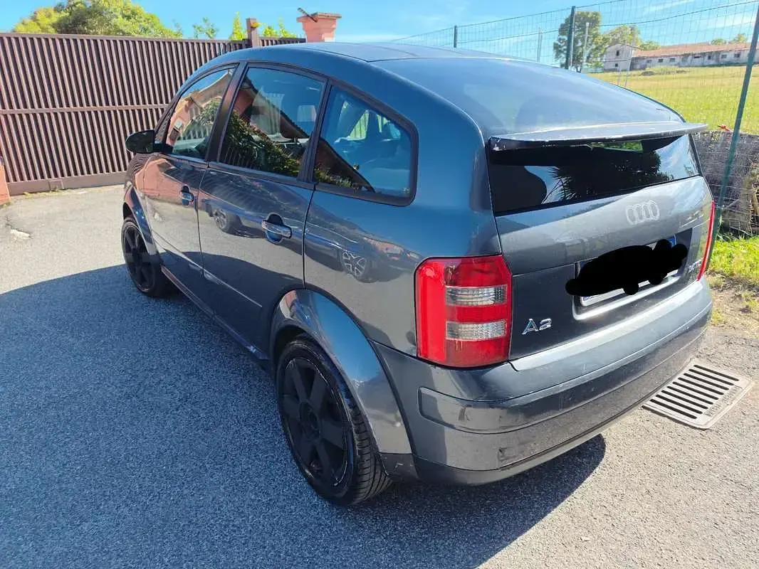 Usata Audi A2 75 CV (55 kW) 2002 Grigio Utilitaria