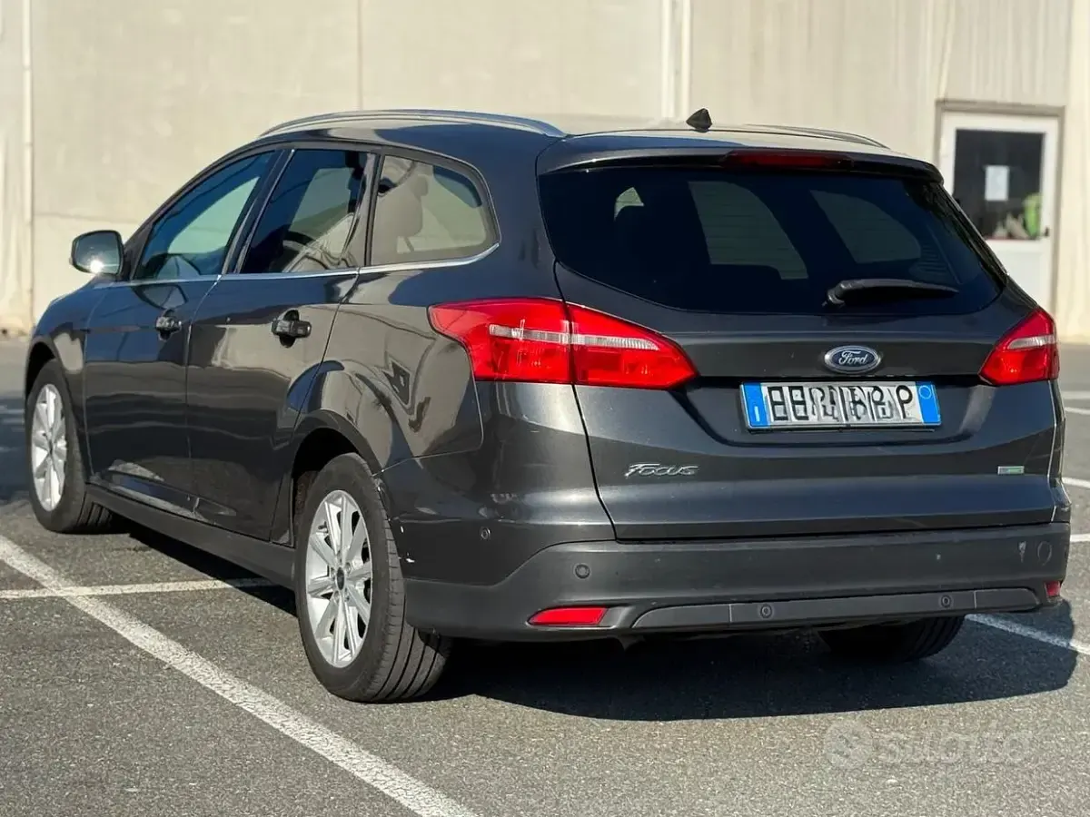 Usata Ford Focus Titanium 125 CV (91 kW) 2015 Grigio Station wagon