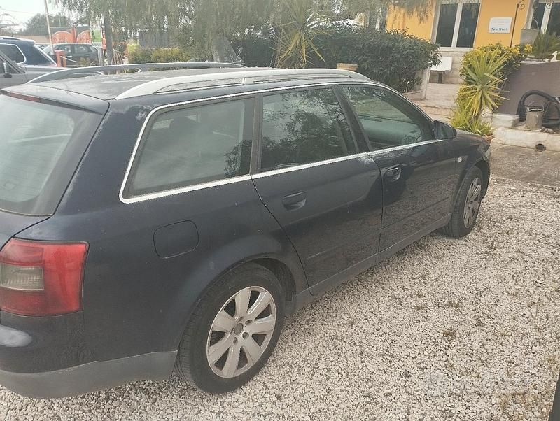 Usata Audi A4 130 CV (95 kW) 2004 Blu Station wagon