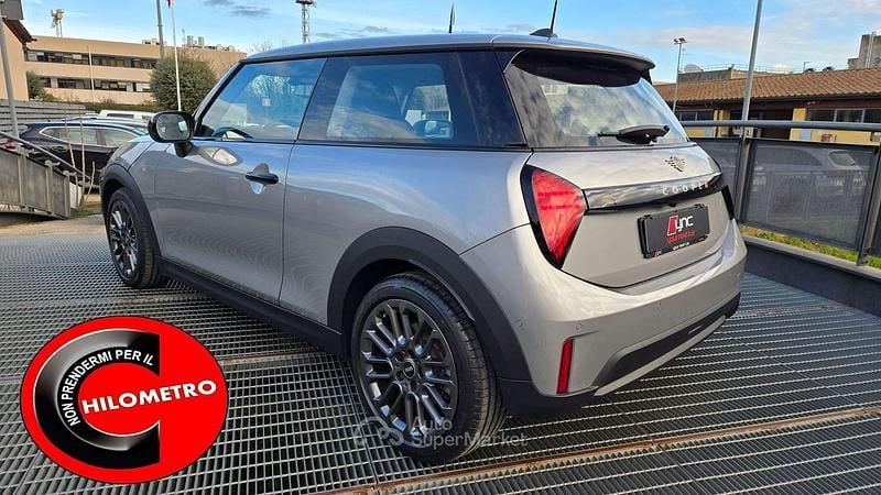 Usata Mini Cooper SE Essential 114 kW (156 CV) 2024 Gray Utilitaria