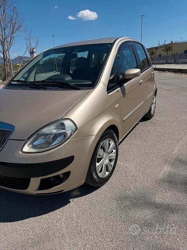 Usata Lancia Musa 69 CV (50 kW) 2005 Giallo Monovolume