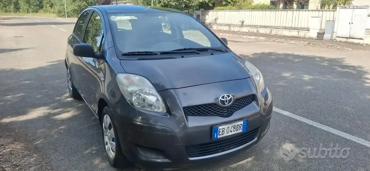 Usata Toyota Yaris 65 CV (47 kW) 2010 Utilitaria