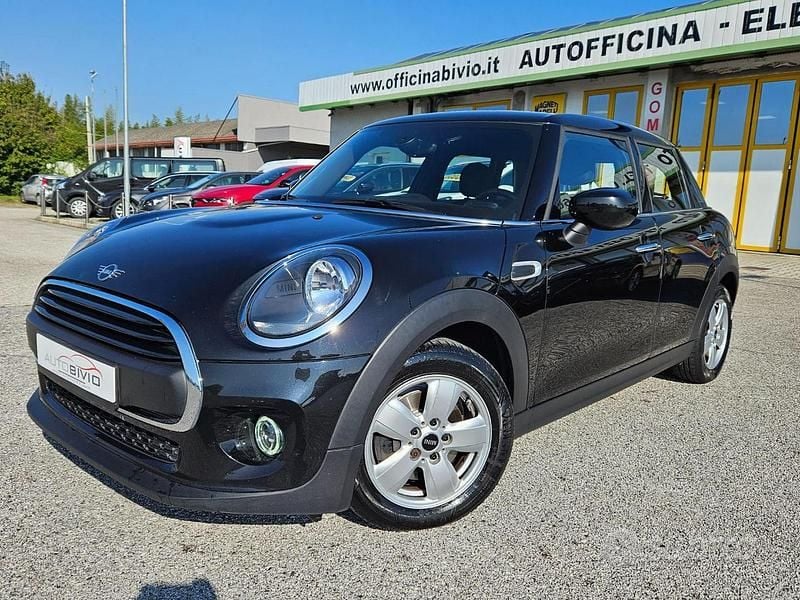 Usata Mini ONE 102 CV (75 kW) 2021 Nero Utilitaria