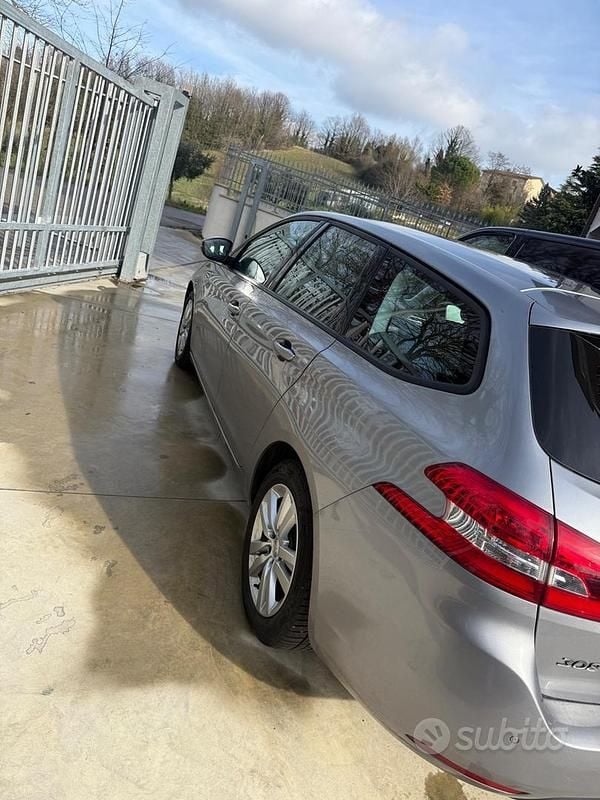 Usata Peugeot 308 Active 131 CV (96 kW) 2019 Marrone Station wagon
