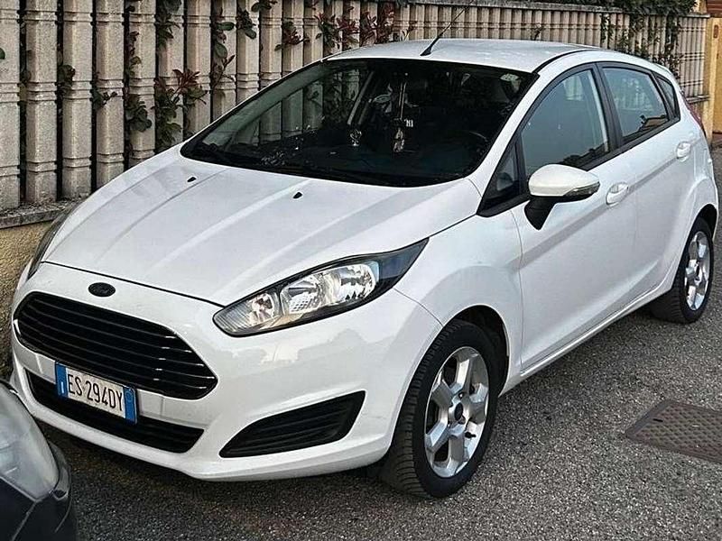 Bianco Usata 2013 Ford Fiesta Business Edition Utilitaria | 6000 € (Buon prezzo) - Immagine 1/4