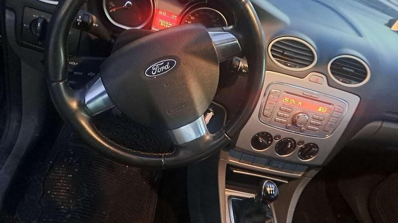 Usata Ford Focus Style 90 CV (66 kW) 2008 Nero Station wagon