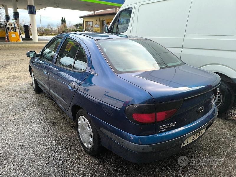 Usata Renault Mégane 1996 Blu Berlina
