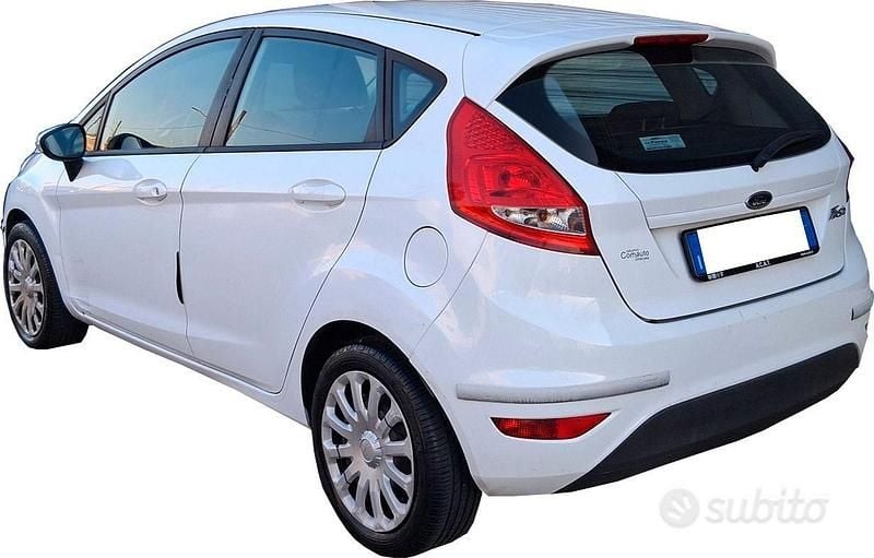Usata Ford Fiesta 96 CV (70 kW) 2009 Bianco Utilitaria