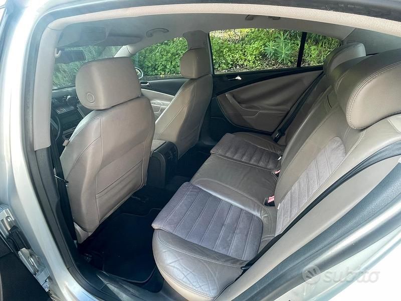 Usata VW Passat 140 CV (102 kW) 2005 Grigio Berlina