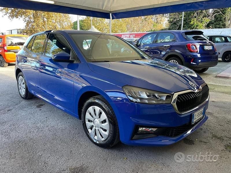 Blu Usata 2022 Skoda Fabia Ambition Tre volumi | 13.800 € (Buon prezzo) - Immagine 1/4