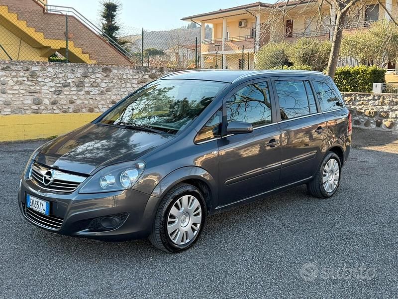 Usata Opel Zafira 150 CV (110 kW) 2012 Bianco Monovolume