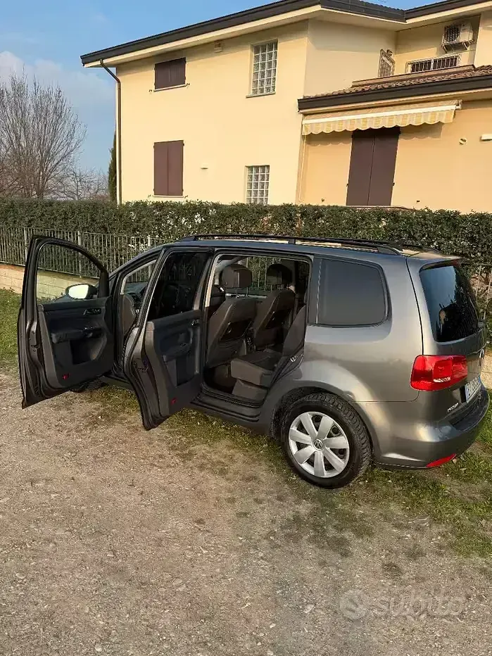 Usata VW Touran Comfortline 105 CV (77 kW) 2013 Grigio Monovolume