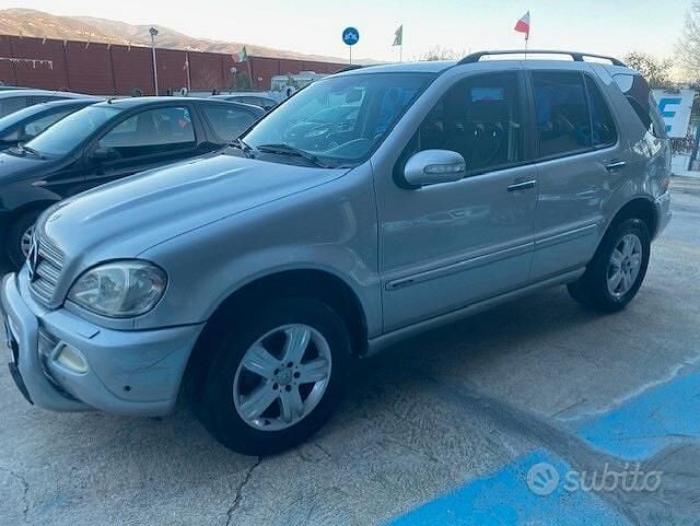 Usata Mercedes ML270 Classic 163 CV (119 kW) 2005 Grigio SUV