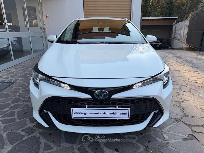 Usata Toyota Corolla Business Edition 98 CV (72 kW) 2020 Pearl white Station wagon