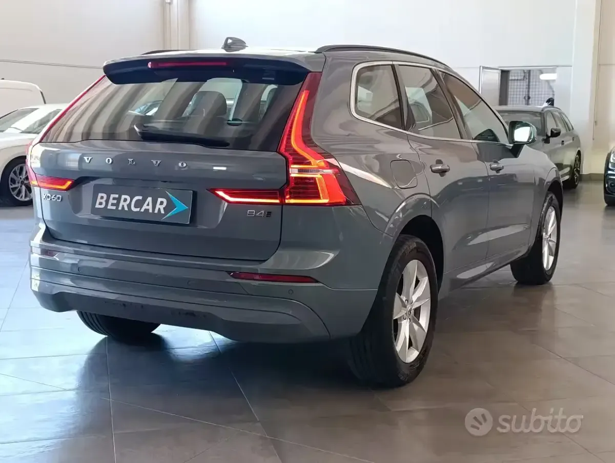 Usata Volvo XC60 Core 197 CV (144 kW) 2023 Grigio SUV
